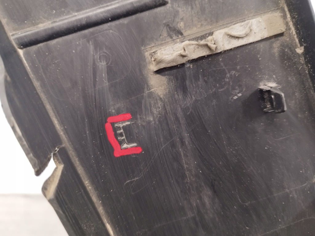 фото №14, Mercedes w243 eqb молдинг крыла правый перед a2438808601