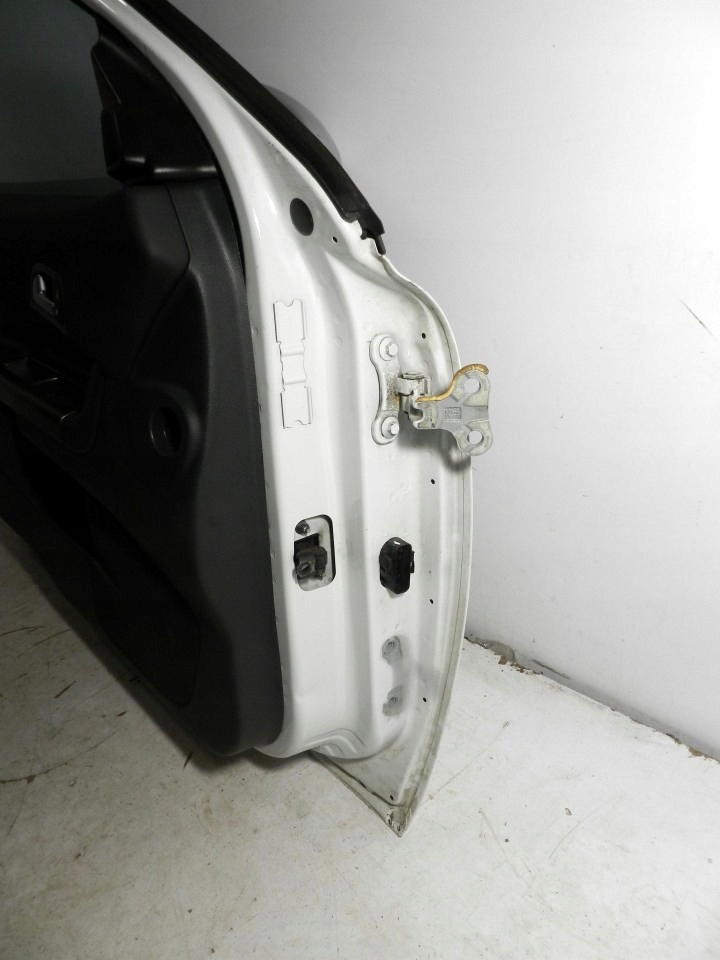 фото №8, 431.drzwi левая левый перед передние volvo c30 3d