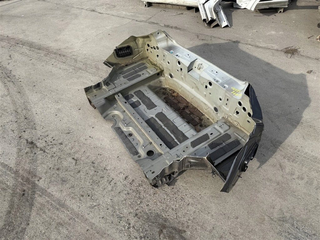 Ремень задний поддон задний  кузов mercedes cla w118 седан nr farby 787 18-23r Киев