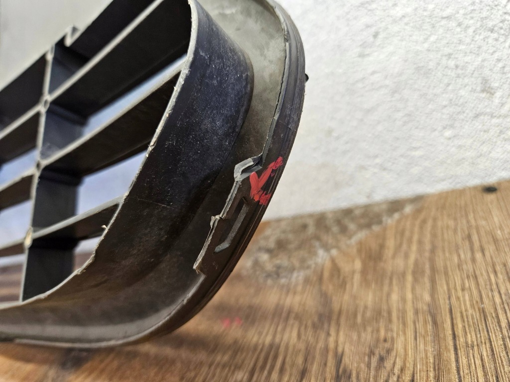 Ford focus mk2 рестайлінг  08- решітка бампера передній 8m5117b968a Зі Шроту