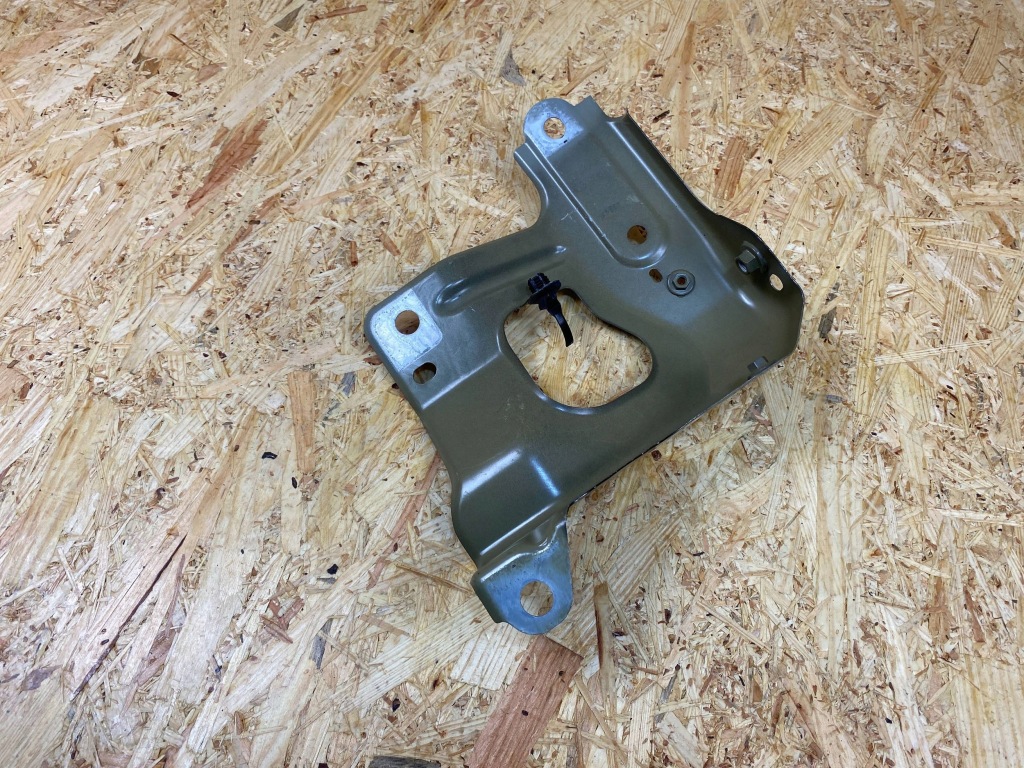 фото №7, Кронштейн кронштейн лампы крыла перед левый tesla model y 1487491-00-a