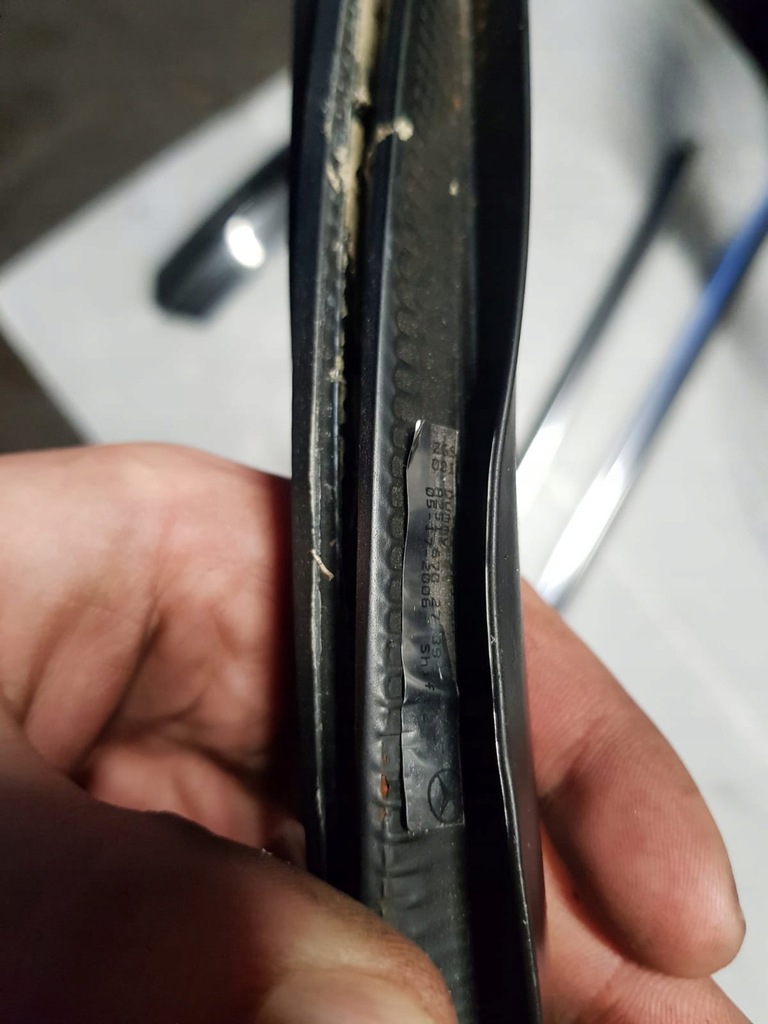 фото №5, Mercedes w251 прокладка скло кузовний права ліва