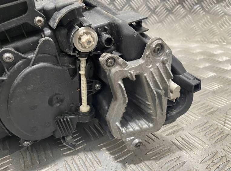 фото №16, Лампа адаптивный led комплектная левый перед bmw f10 f11 lci lift 7352481