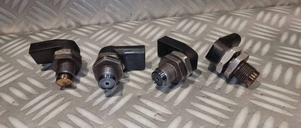 Bmw e60 e70 e90 2.0 3.0 d m57n датчик тиску пального 7787167 0281002497 Оригінал