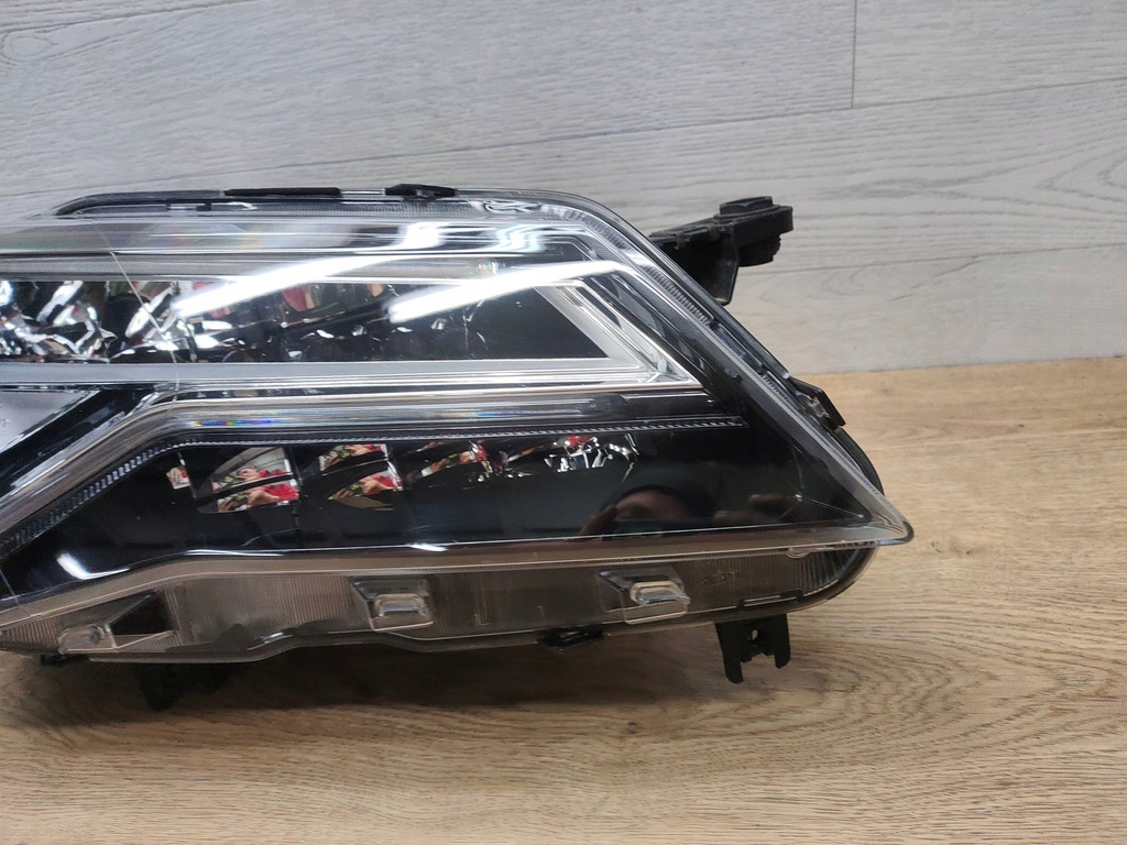 фото №10, Лампа передня права seat ateca 576941008d