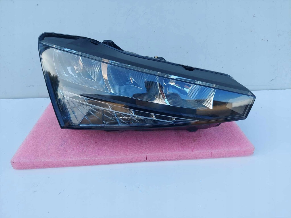 фото №1, Skoda scala 657 лампа правая перед передняя led