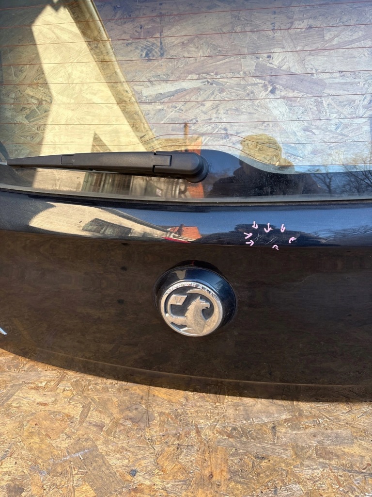 Комплектная крышка багажника багажника задняя opel karl vauxhall viva czarna с Разборки