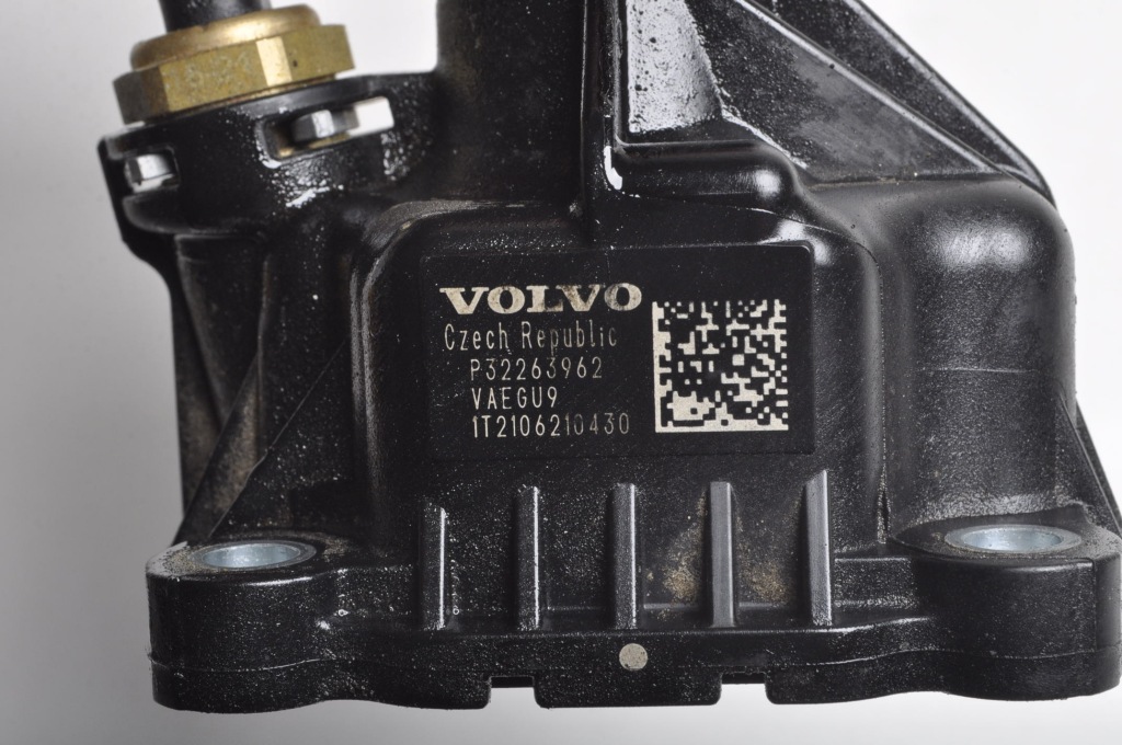 фото №4, Volvo s90 v90 ii mild hybrid 2.0 корпус термостата 32263962 2021 r