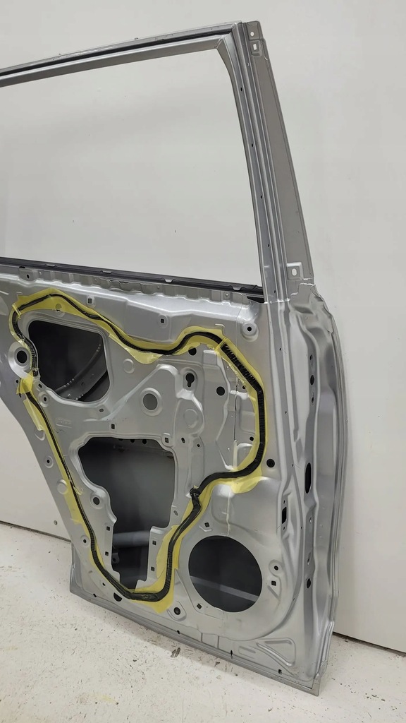 фото №12, Toyota corolla cross 22+ дверь задняя задние левая fv