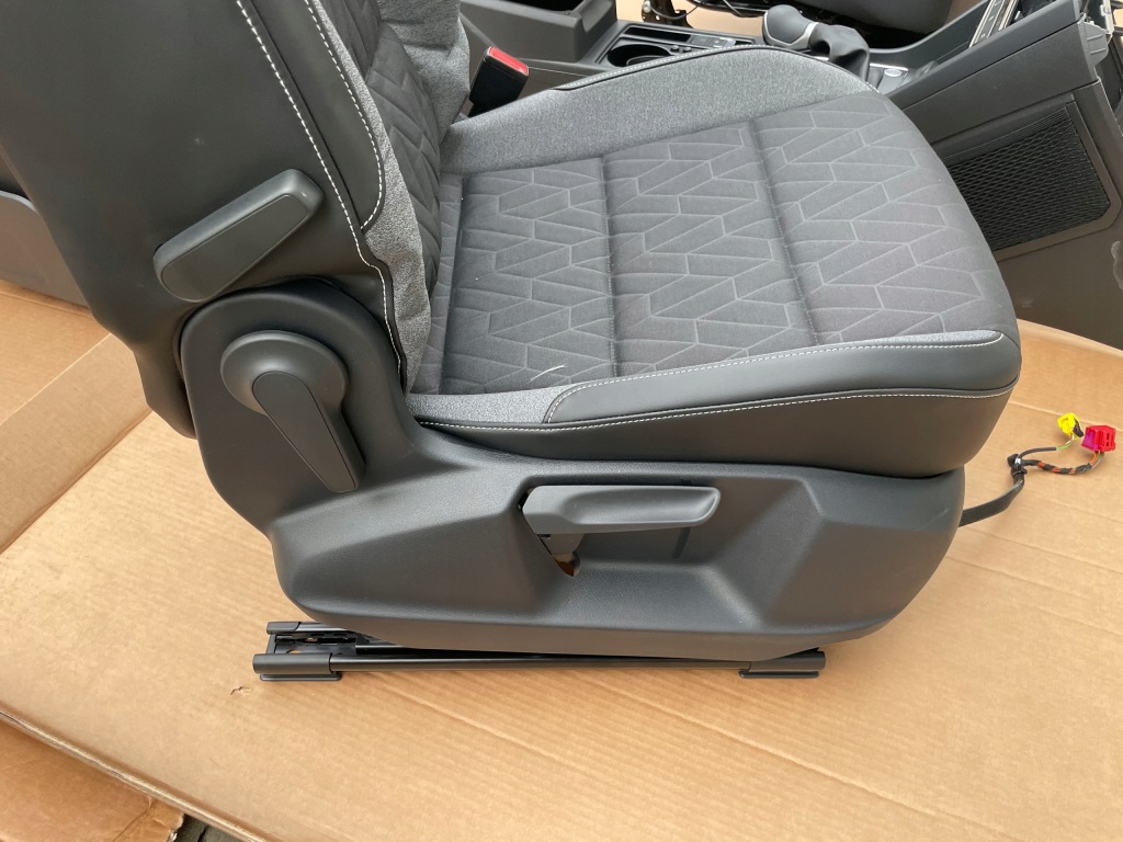 фото №5, Сиденья заднее сиденье vw touran 2015- кожа+ материал 7 человек nowe комплект