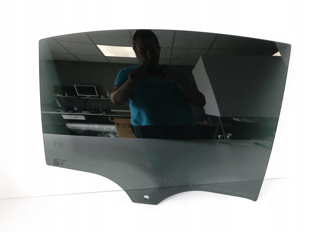 фото №1, Mercedes s-klasa w223 20- скло бічна двері права задня тонована