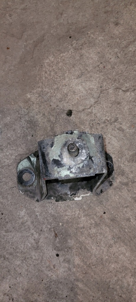 фото №1, Кронштейн бампера bmw e30 вузька лампа