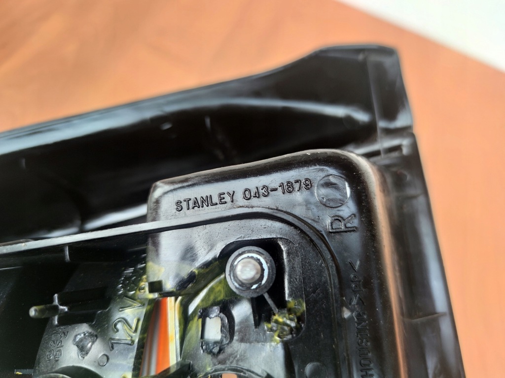 фото №3, Mitsubishi colt v 95-99 rok правая лампа задняя задняя