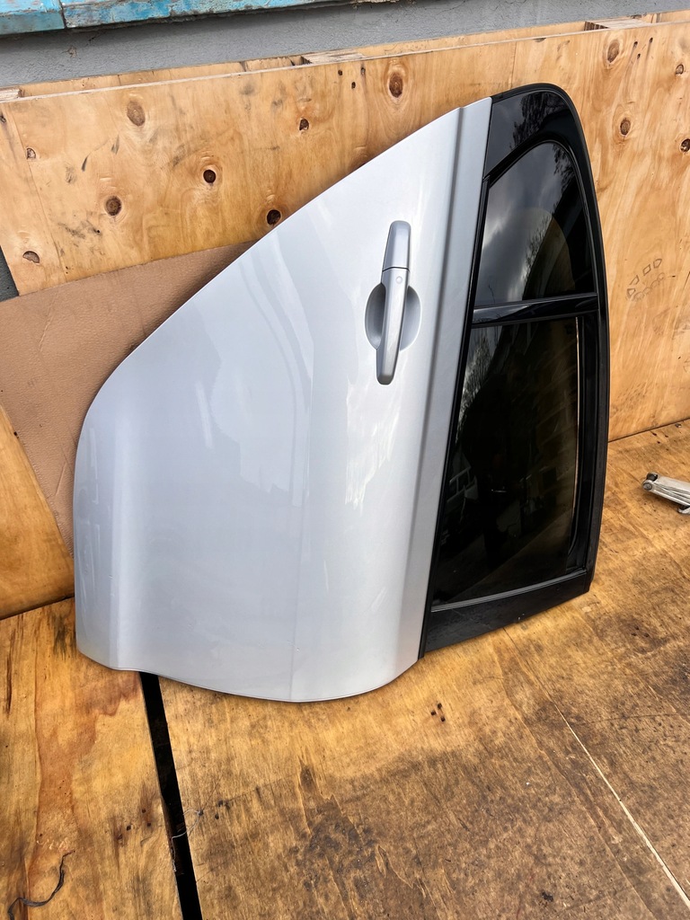 фото №1, Jaguar xe x760 дверь правое задние indus silver 1ac