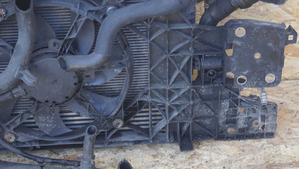 фото №12, Scenic iii 1.5 dci pas передній радіатор d688