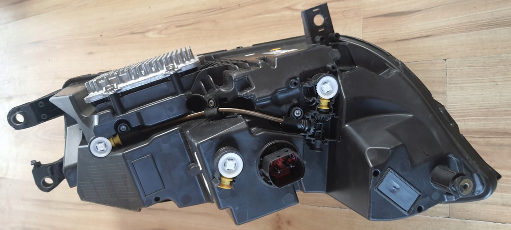 фото №15, Лампа фара лівий jaguar i-pace x-590 high rt j9d3-13w030-ha