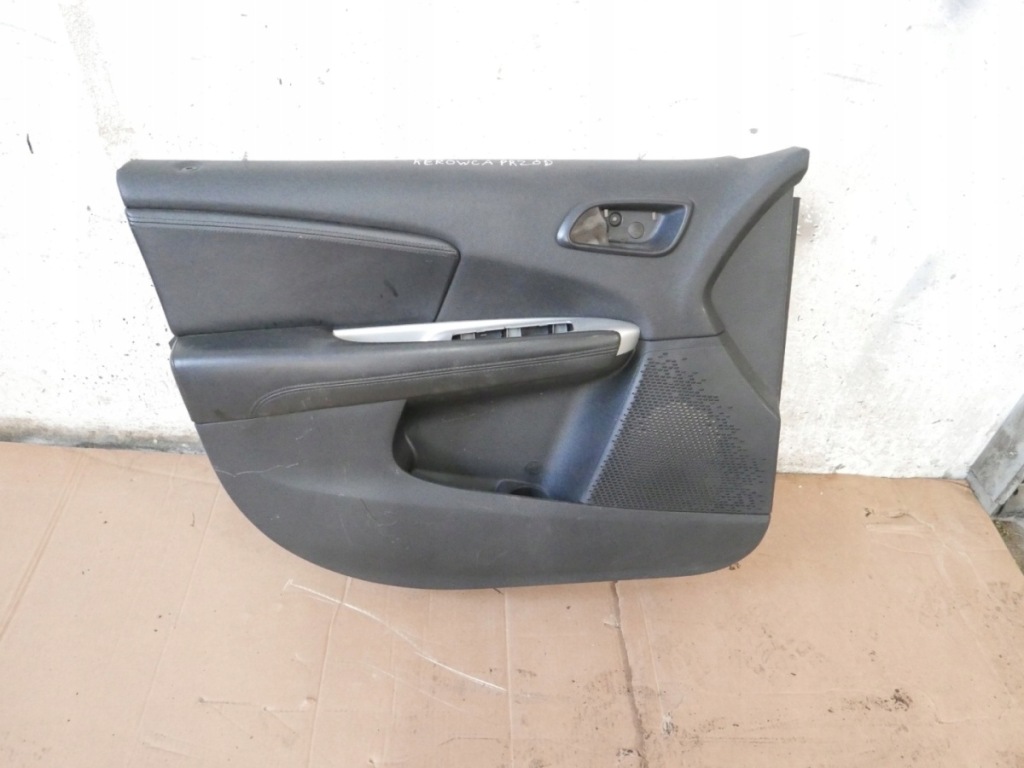 Купити Обшивка оббивка ліва перед fiat freemont i 11-15