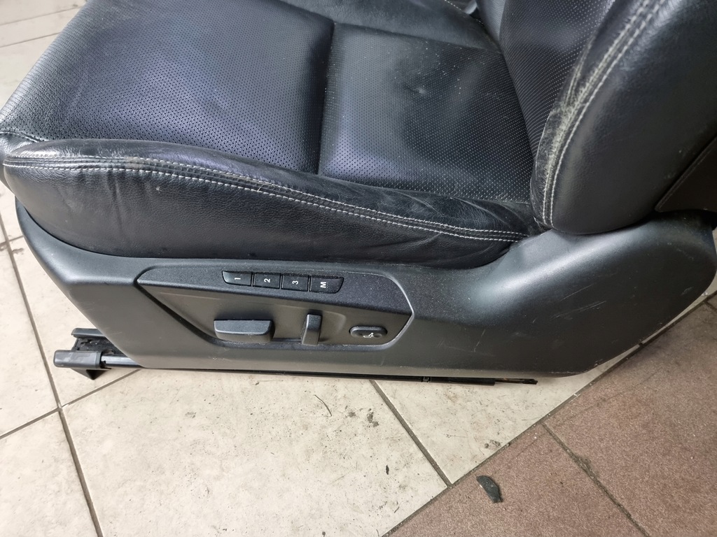 фото №11, Сидіння заднє сидіння салон suzuki kizashi шкіра