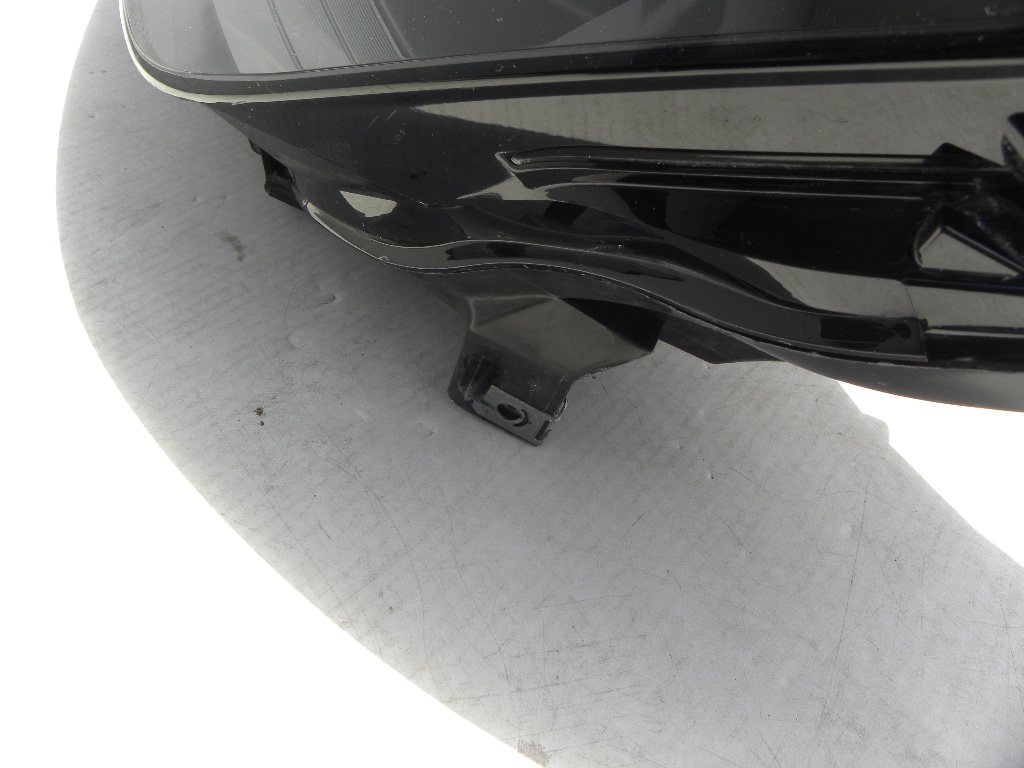 фото №11, Tesla 3-tesla y лампи передні ліва i права сторона