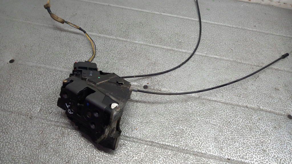 фото №1, Замок правий задня mazda 3 bk 1.6b 05r