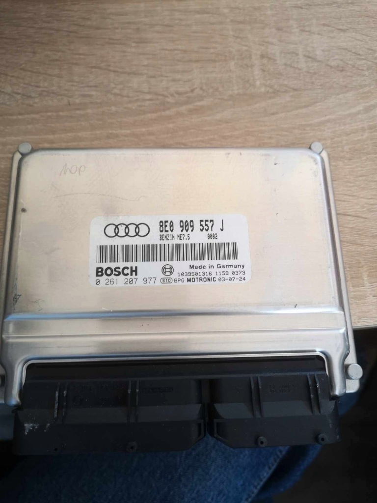 фото №1, Бортовой компьютер блок управления 8e0909557j 0261207977