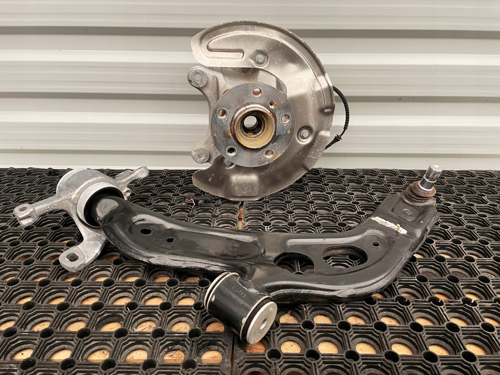 фото №1, Bmw f45 f45 поворотний кулак важіль лівий перед 6876645