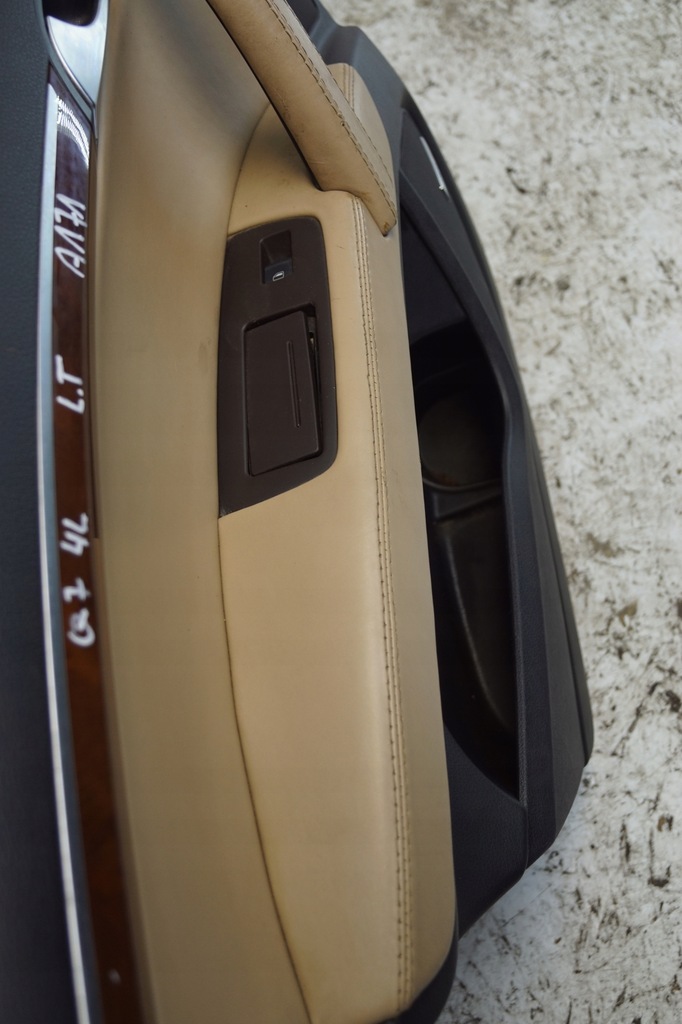 фото №9, Обшивка дверь левый задняя audi q7 4l