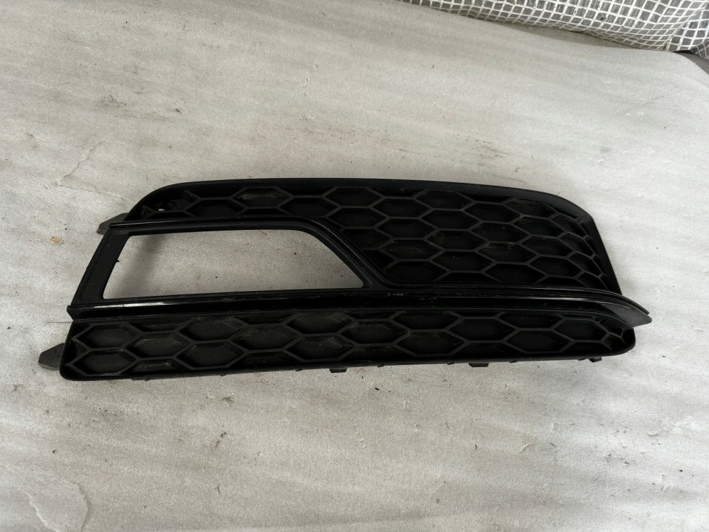 Купити Audi a5 sline lift права решітка бампера