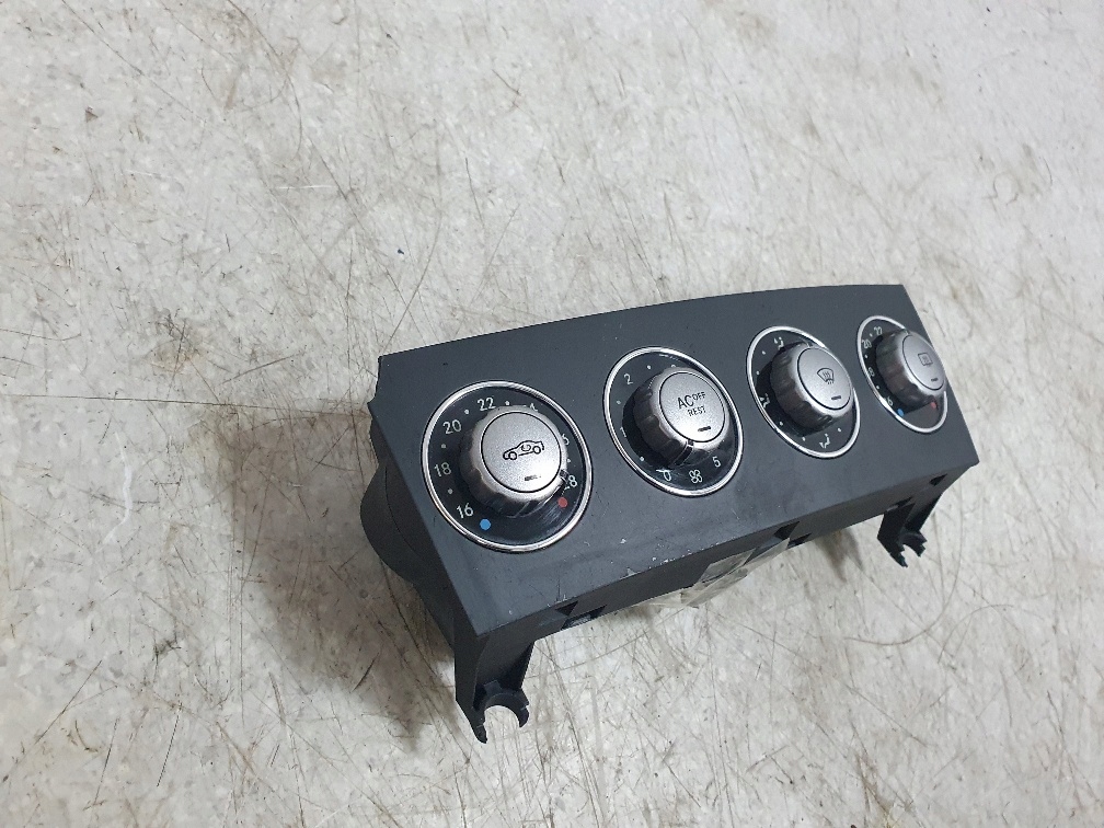 фото №1, Mercedes slk 171 r171 панель кондиціонера 1718300485 eu