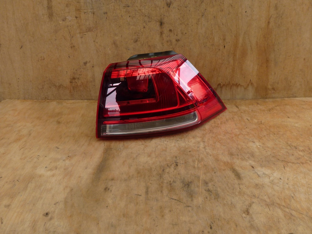 фото №1, Лампа задняя задняя правая vw golf vii valeo 5g0945096p