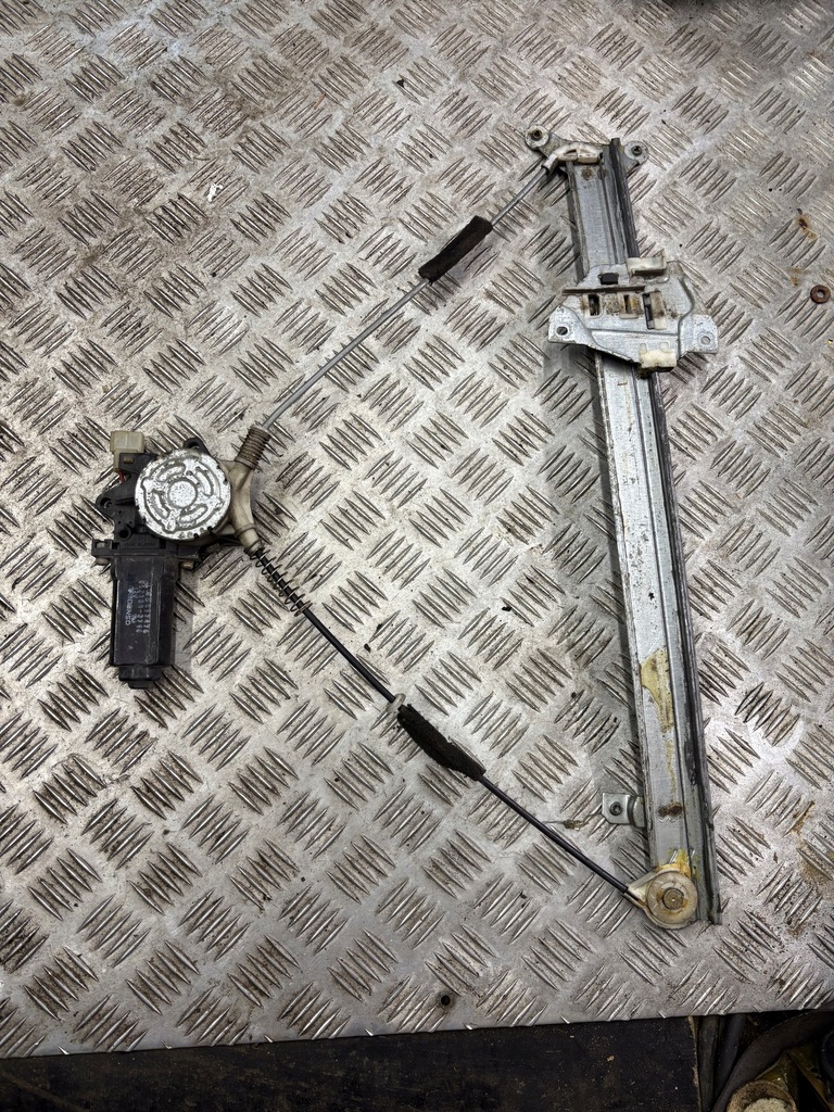 фото №1, Підйомник скло правий задня mitsubishi pajero ii 2 mb517476