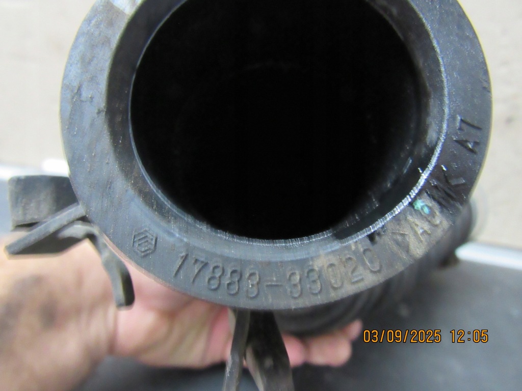 фото №4, Труба повітрозабірник турбіни auris i 1.4 d4d 17881-33060 / 17883-33020