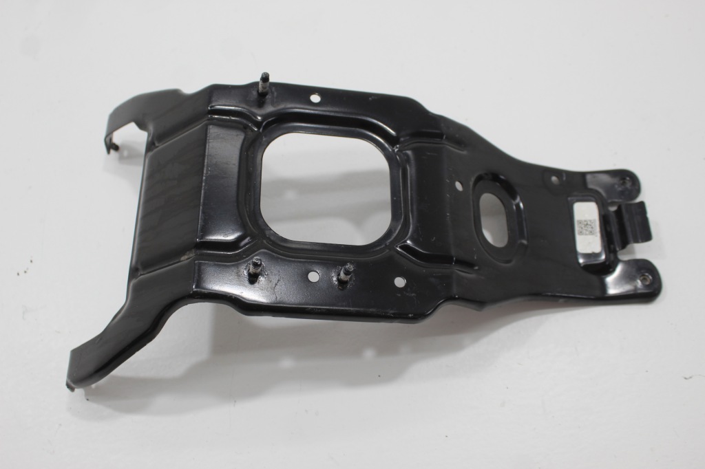 Купить Mercedes gle w167 19- кронштейн средний a1676265300