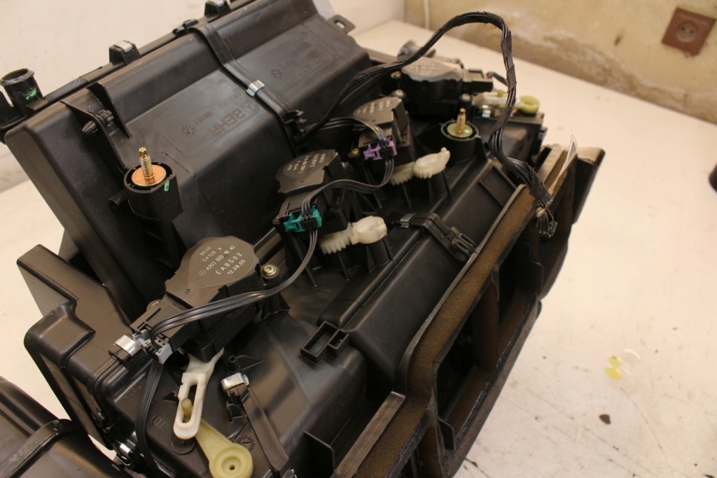 Обігрівач корпус mercedes clk w209 рестайлінг  європа Зі Шроту