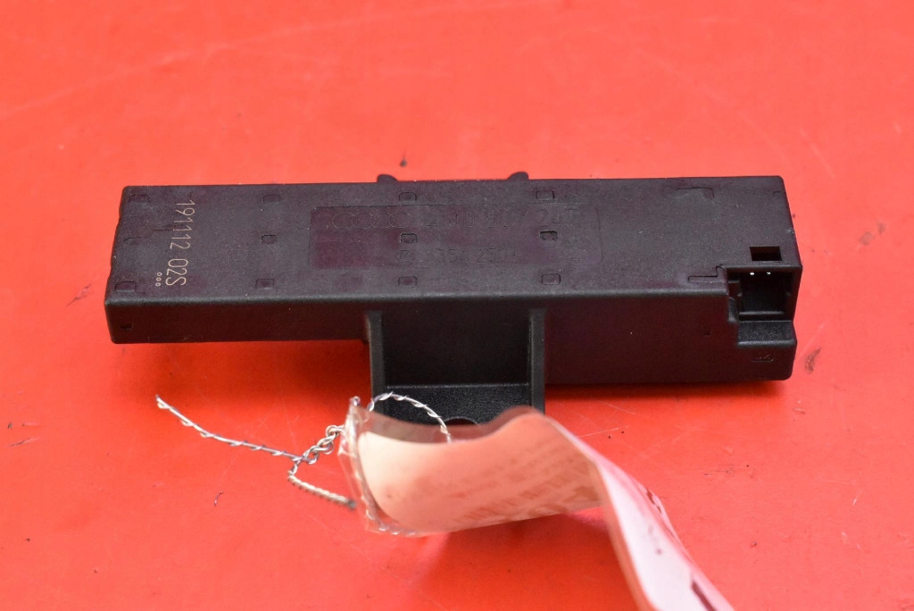 Антена kessy 4m0907247 audi e-tron 55 18-21 в Україні