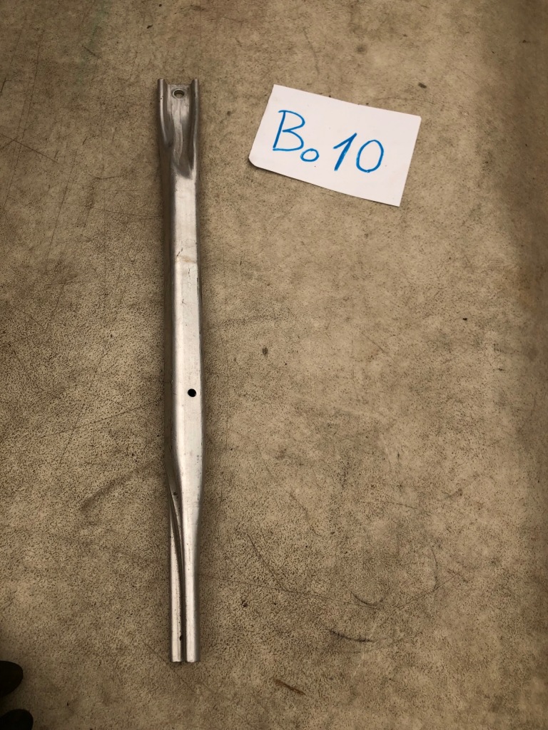 фото №1, Audi a4 b9 усилитель кронштейн 8w0805645b