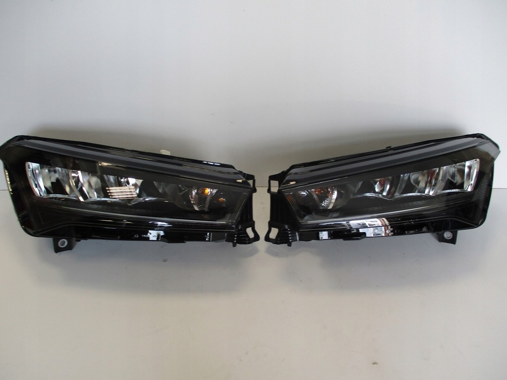 фото №1, Лампа лампы led перед skoda enyaq 5lb941018 5lb941017 nowe