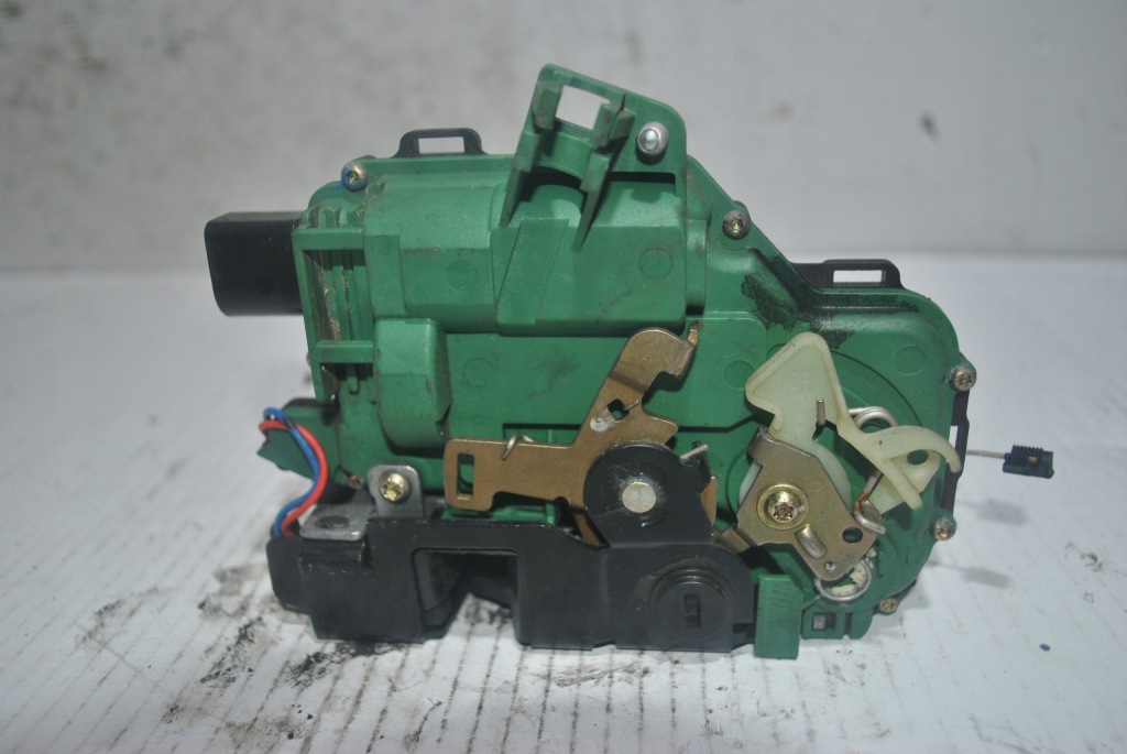 фото №3, Замок дверь правый задняя skoda octavia ii 6 pin