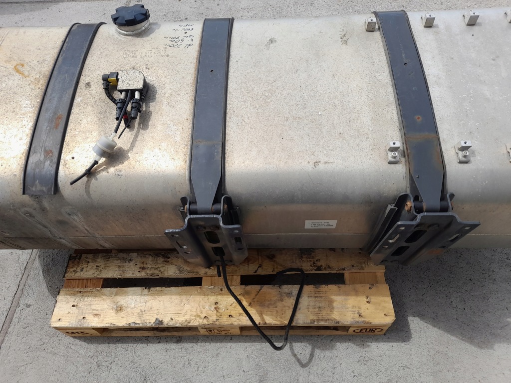 Бак топлива 660 l mercedes actros mp4 в Украине