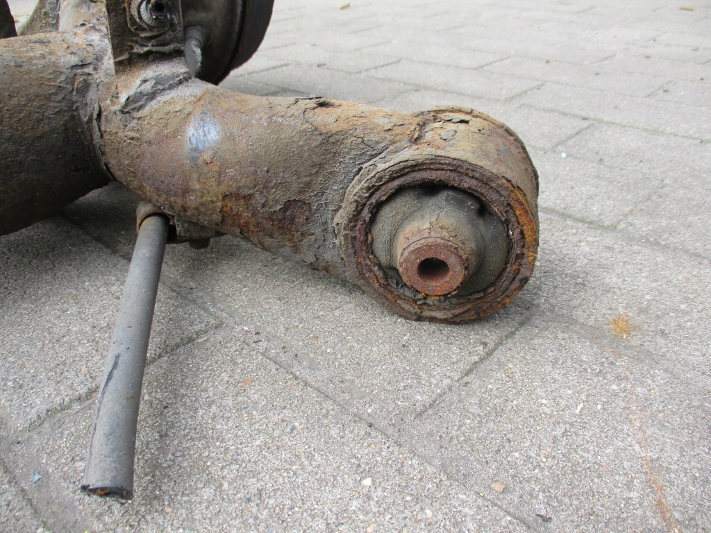 фото №5, Балка oś yaris ii 06-11 тормозные барабаны