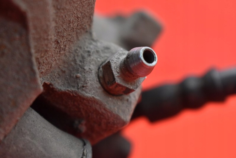 фото №7, Супорт гальмівний правий перед jaguar xe 2.0 d 16r