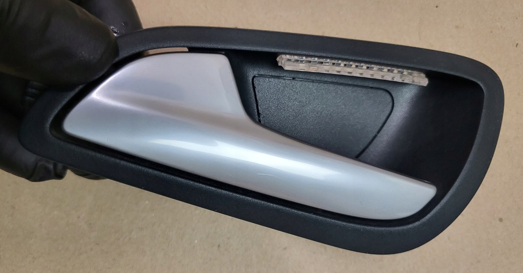 фото №10, Ручка внутренняя дверь левая перед подсвеченная ford grand cmax 14r. оригинальный номер eu