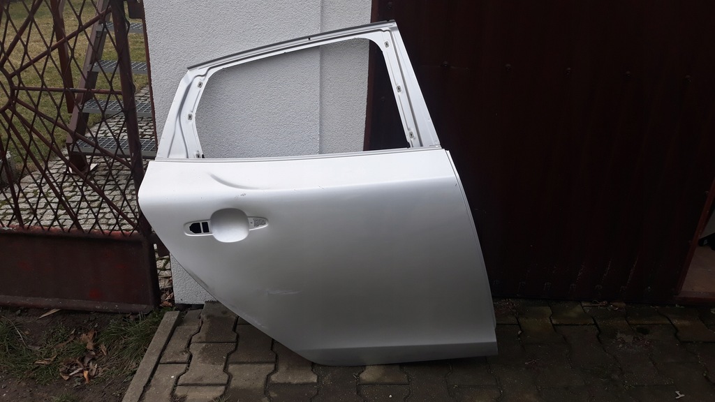фото №1, Volvo v40 2012- дверь задние правое правый задняя