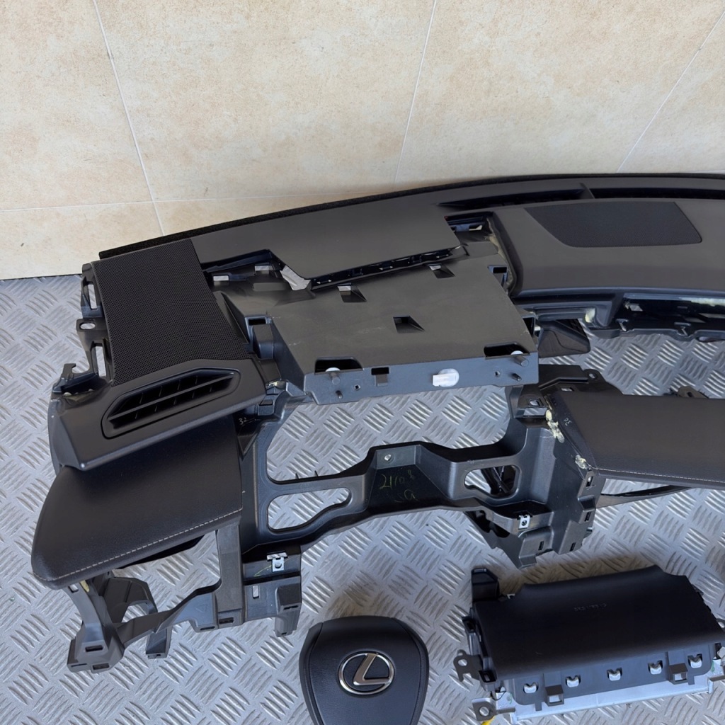 Приборная панель панель  подушка безопасности lexus ux 250h hybrid 2019 rok Доставка