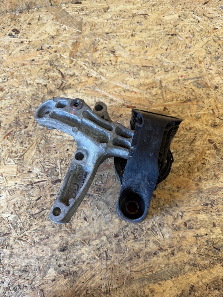 Купити Кронштейн подушка двигуна renault megane iv kadjar 1.5 dci 112848459r