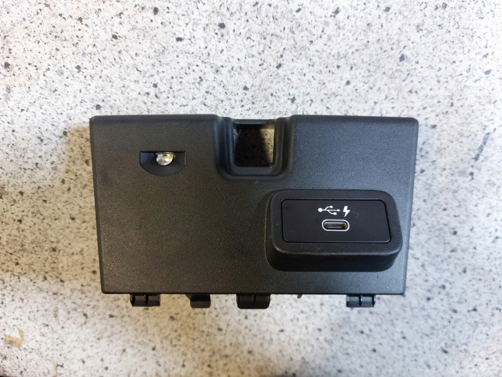 фото №1, Bmw g20 g21 разъём usb защита 6807232