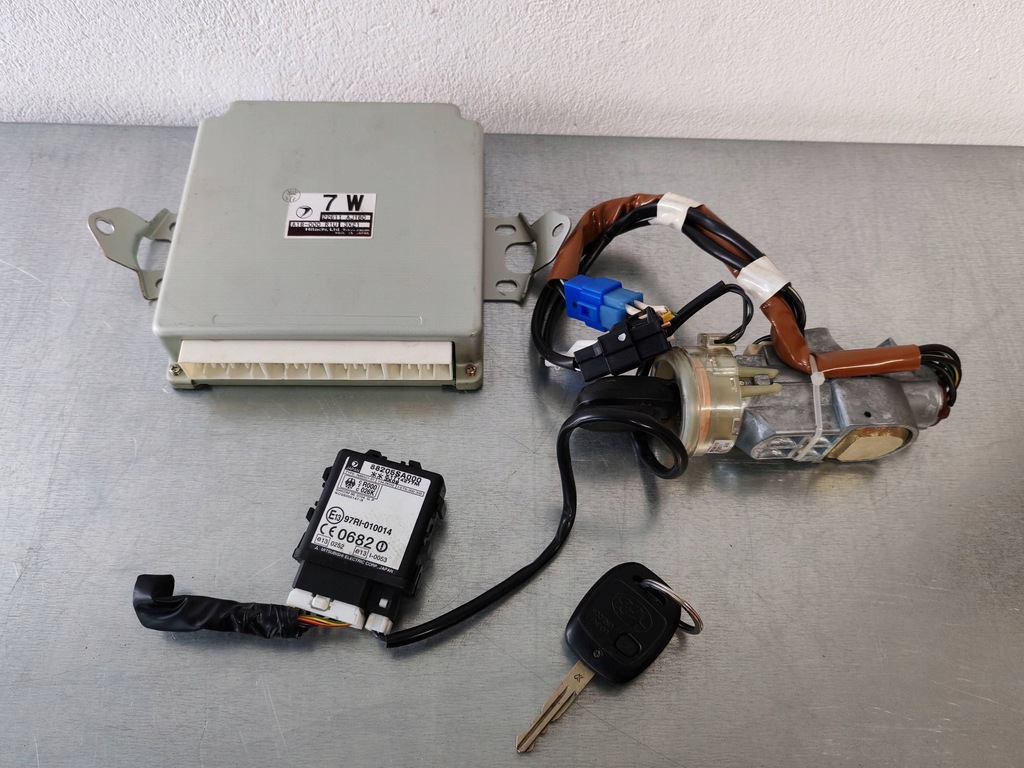 фото №1, Subaru forester бортовой компьютер блок управления ecu+immo 22611aj160