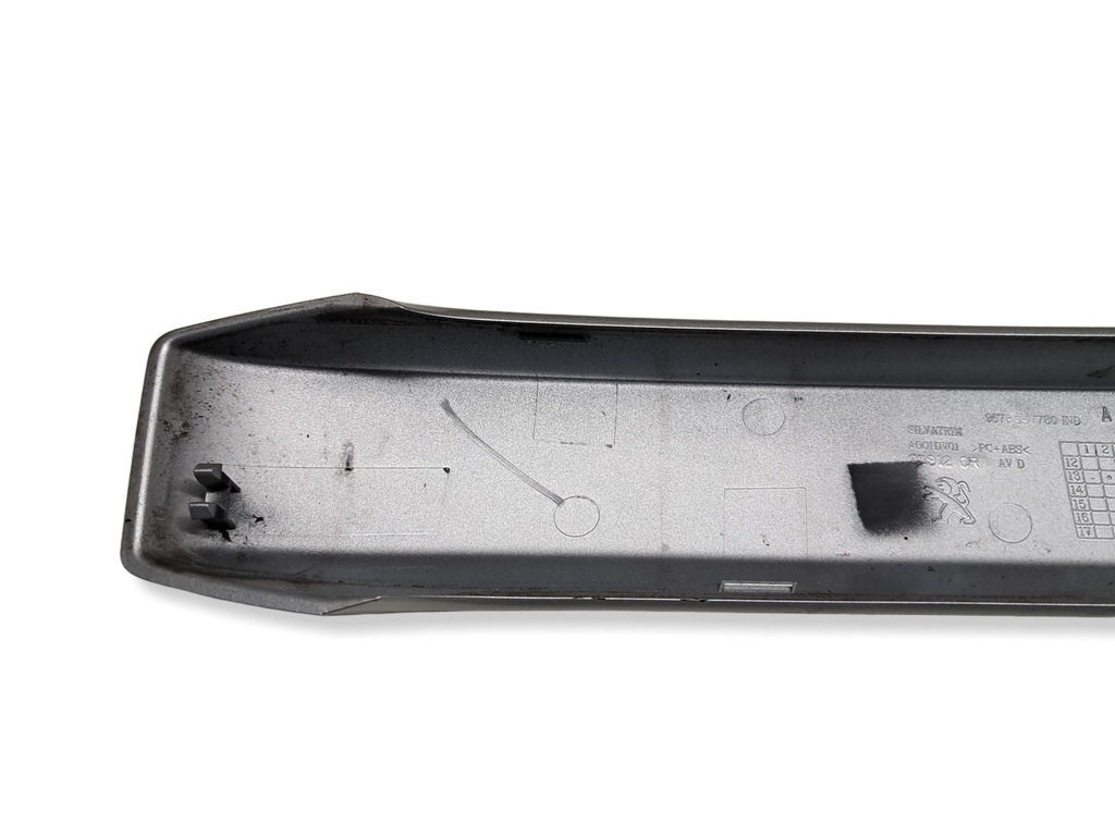 фото №7, Peugeot 2008 заглушка рейлинг крышный правый перед 9678357780