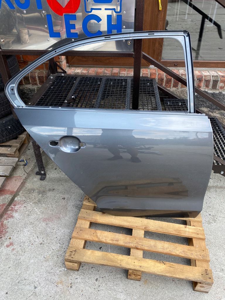 фото №4, Vw jetta '06 // двері праве задня lc5f рамка хром