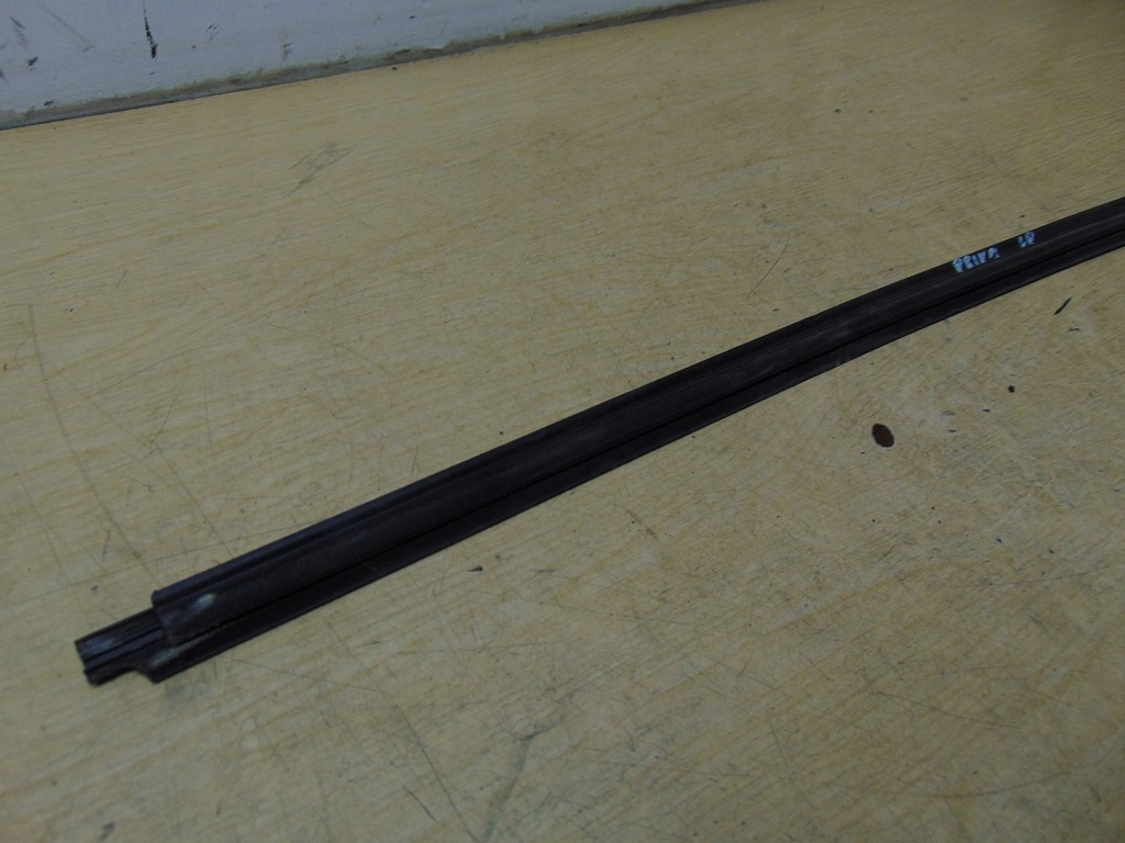 фото №10, Молдинг ущільнювач лівий перед toyota prius ii 2002-